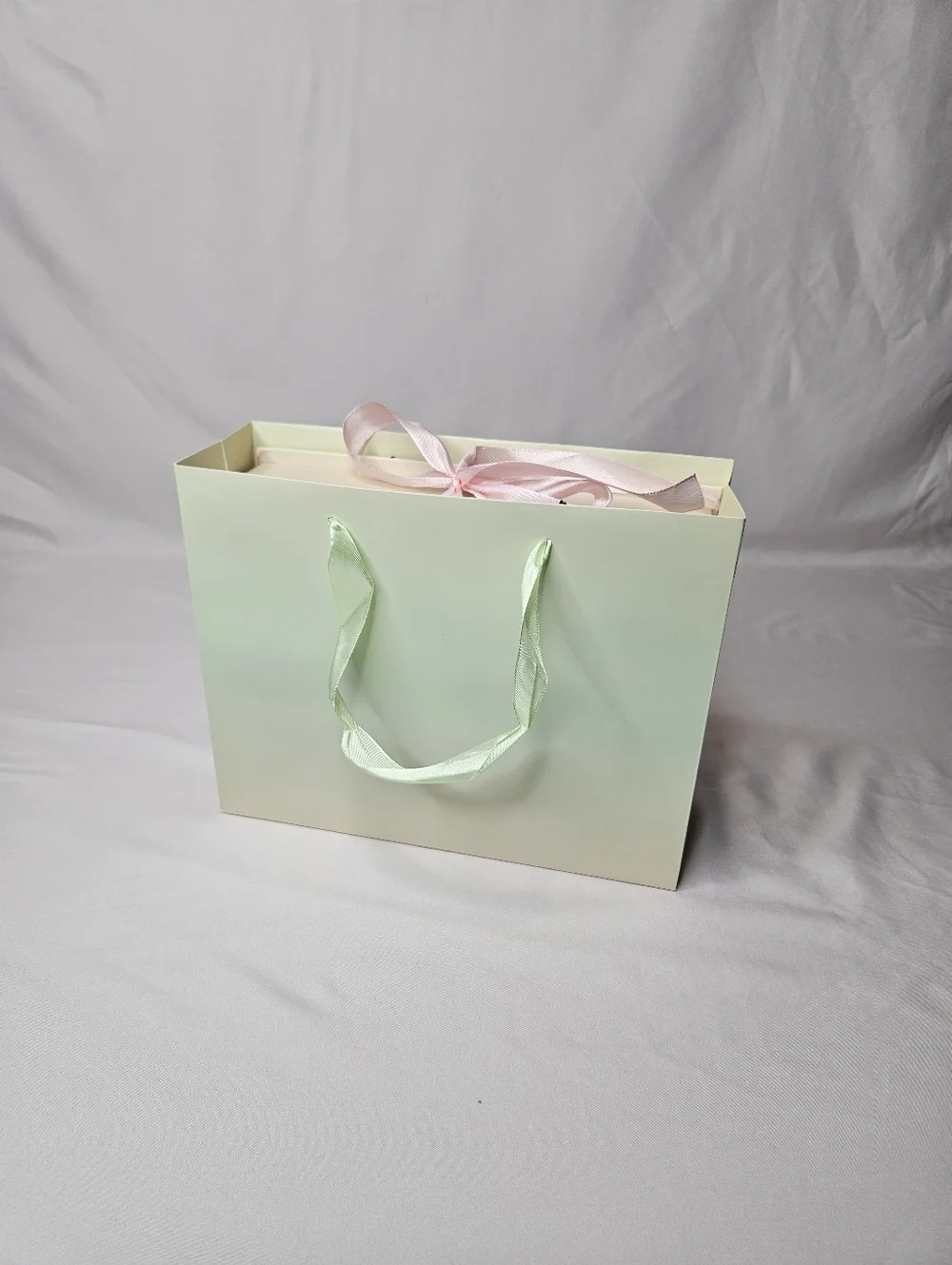 Luxury Gift Box with Reed Diffuser & Soap Flower Bouquet – Champagne